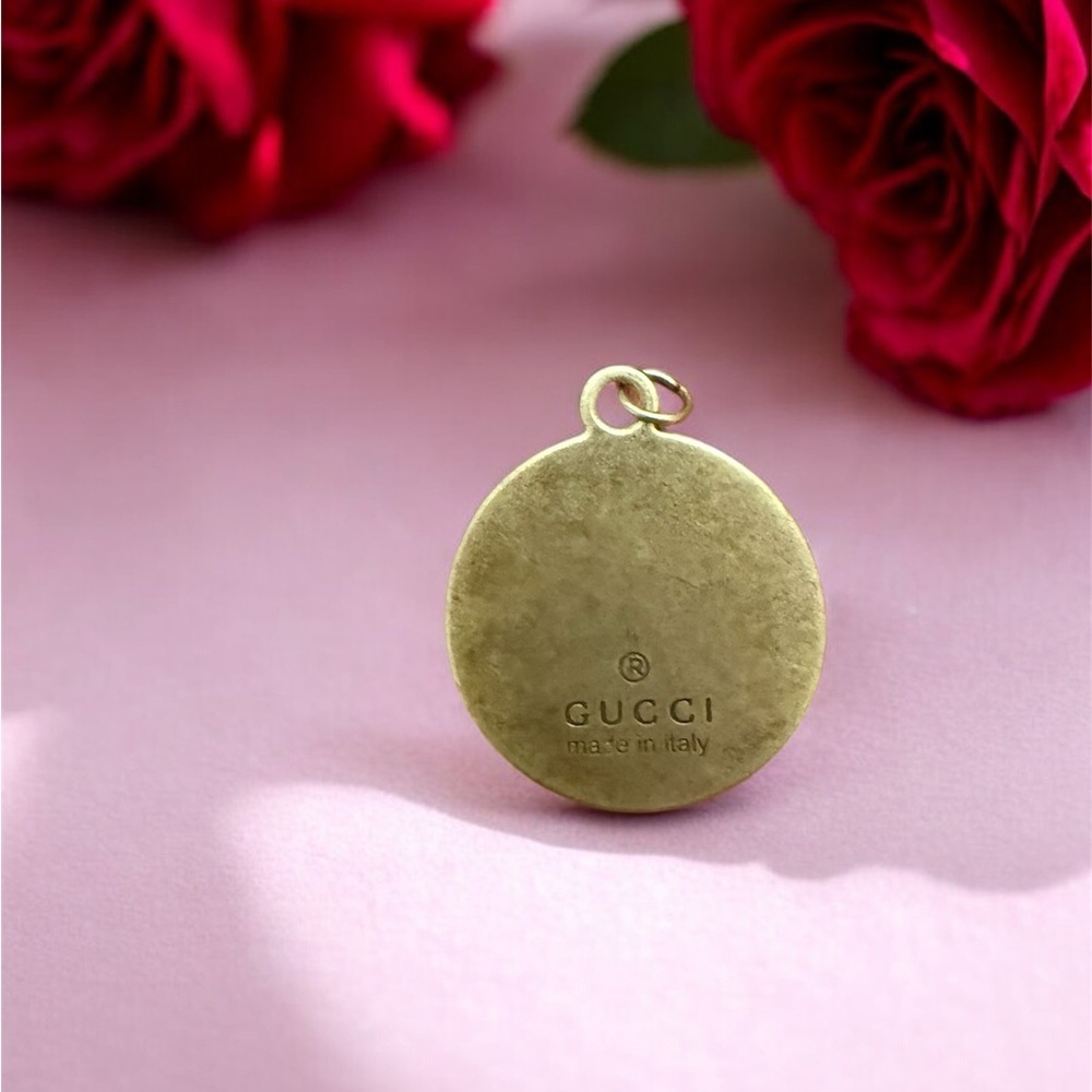 Bee Gold and White pendant necklace - Picture 2 of 5